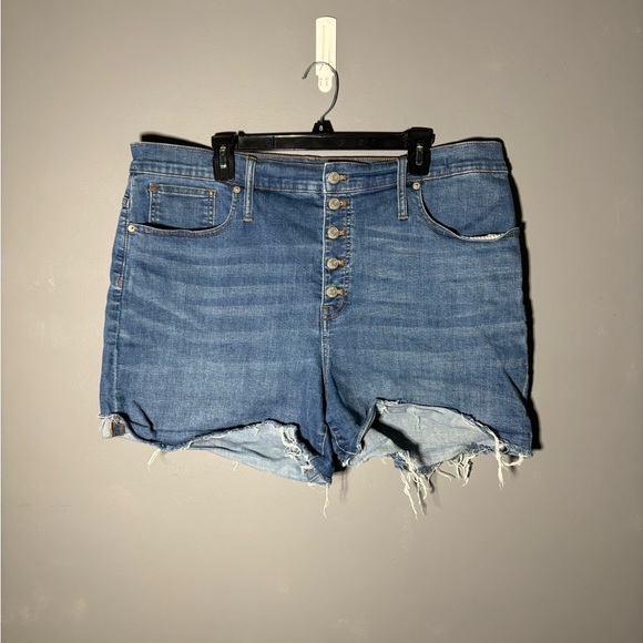 Madewell High Rise Denim Shorts in Derby Wash Button Front Edition Size 34 - Picture 2 of 5